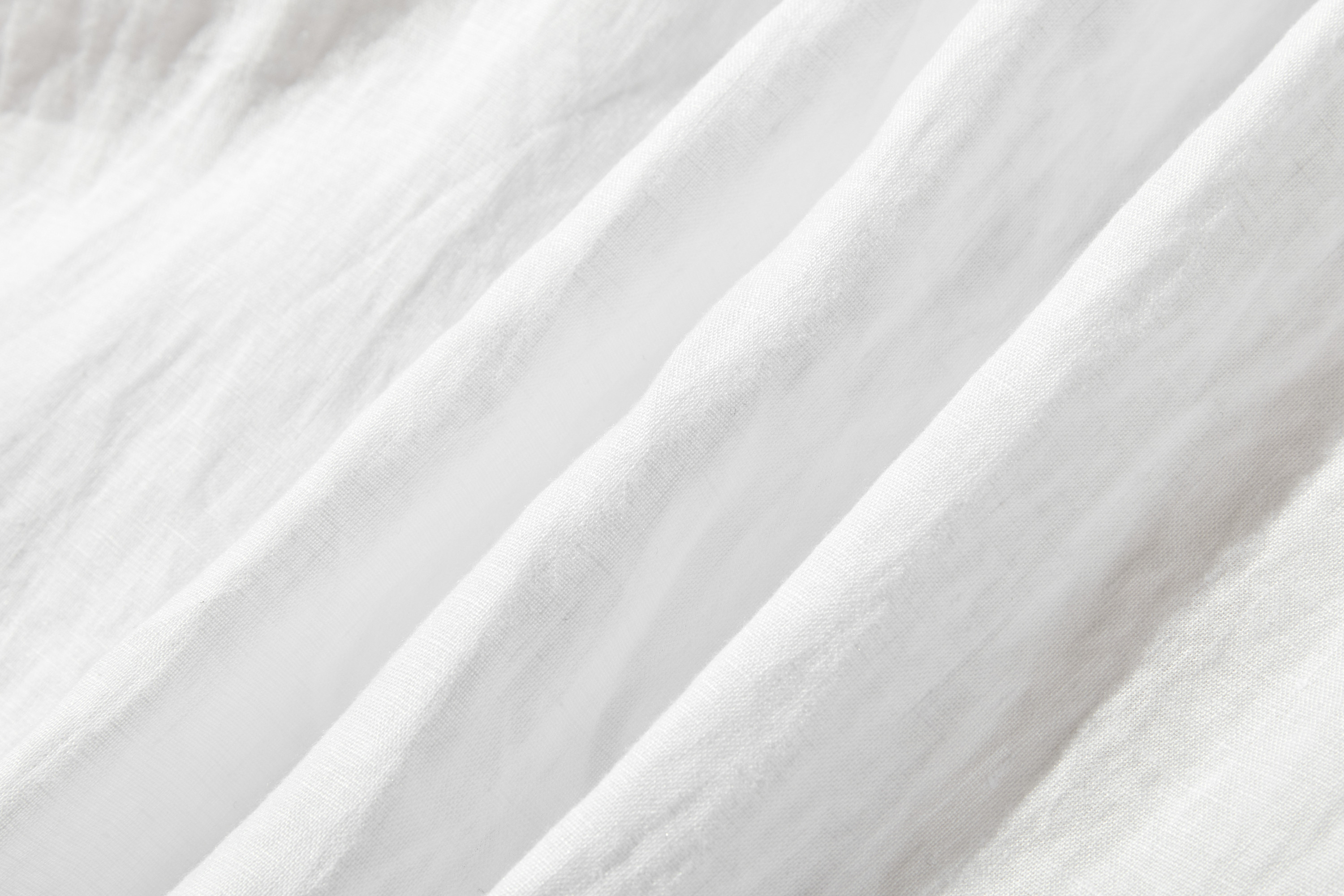 洗練された印象を叶える　大人のきれいめシャツブラウス  長袖ブラウス　リネン100％　ホワイト　250920-1