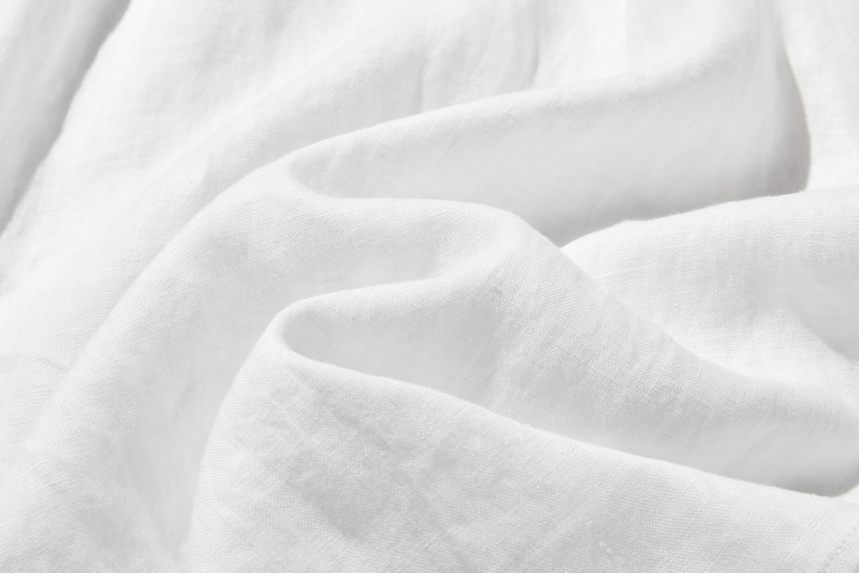 洗練された印象を叶える　大人のきれいめシャツブラウス  長袖ブラウス　リネン100％　ホワイト　250920-1