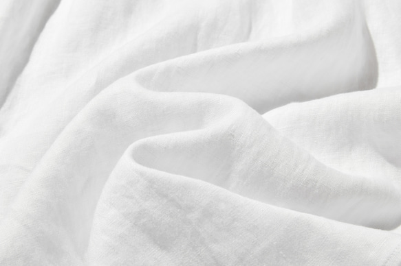 洗練された印象を叶える　大人のきれいめシャツブラウス  長袖ブラウス　リネン100％　ホワイト　250920-1 11枚目の画像