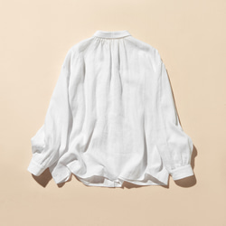 洗練された印象を叶える　大人のきれいめシャツブラウス  長袖ブラウス　リネン100％　ホワイト　250920-1 6枚目の画像