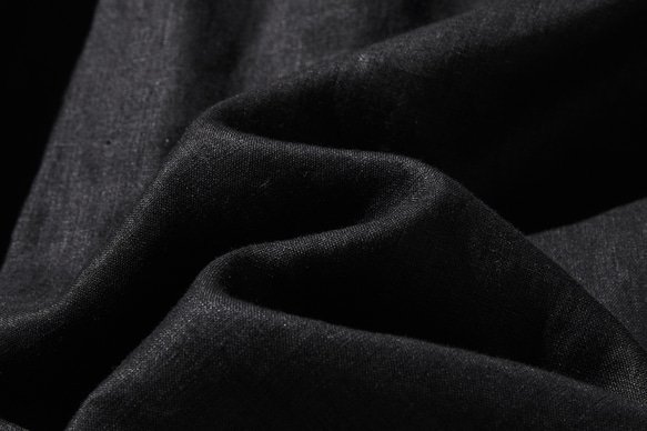 洗練された印象を叶える　大人のきれいめシャツブラウス 長袖ブラウス　リネン100％　ブラック　250920-2 10枚目の画像