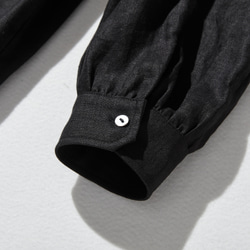 洗練された印象を叶える　大人のきれいめシャツブラウス 長袖ブラウス　リネン100％　ブラック　250920-2 6枚目の画像