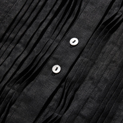 洗練された印象を叶える　大人のきれいめシャツブラウス 長袖ブラウス　リネン100％　ブラック　250920-2 5枚目の画像