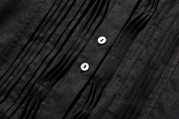 洗練された印象を叶える　大人のきれいめシャツブラウス 長袖ブラウス　リネン100％　ブラック　250920-2 5枚目の画像