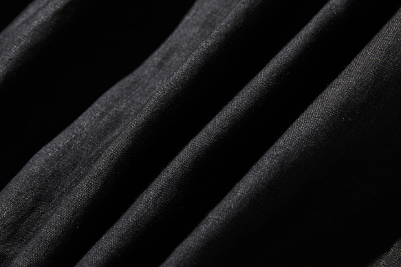 洗練された印象を叶える　大人のきれいめシャツブラウス 長袖ブラウス　リネン100％　ブラック　250920-2 11枚目の画像