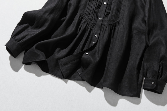 洗練された印象を叶える　大人のきれいめシャツブラウス 長袖ブラウス　リネン100％　ブラック　250920-2 3枚目の画像
