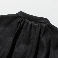 洗練された印象を叶える　大人のきれいめシャツブラウス 長袖ブラウス　リネン100％　ブラック　250920-2 8枚目の画像