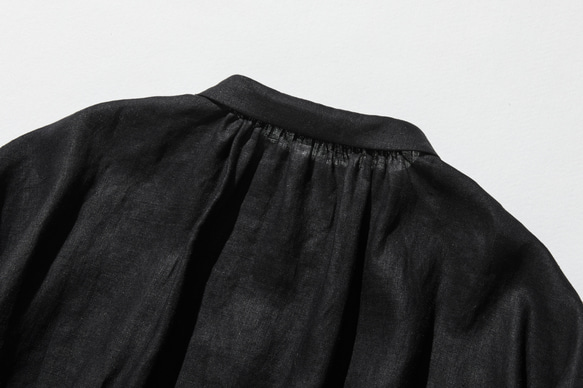 洗練された印象を叶える　大人のきれいめシャツブラウス 長袖ブラウス　リネン100％　ブラック　250920-2 8枚目の画像