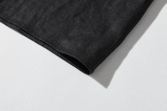 洗練された印象を叶える　大人のきれいめシャツブラウス 長袖ブラウス　リネン100％　ブラック　250920-2 9枚目の画像