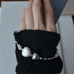 スマホストラップ『銀の花と青のクリスタル』ミニストラップ　キーホルダー　ハンドストラップ 4枚目の画像