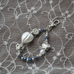 スマホストラップ『銀の花と青のクリスタル』ミニストラップ　キーホルダー　ハンドストラップ 6枚目の画像