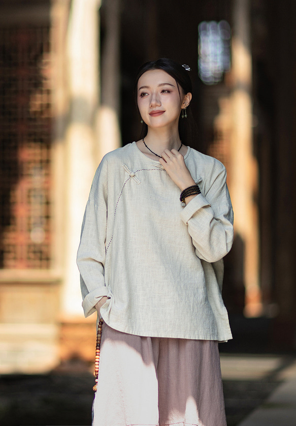 ラミーTシャツ 中国結びボタン 秋の新作 オリジナルデザイン レディース 長袖 ナチュラル素材 #麻色 2枚目の画像