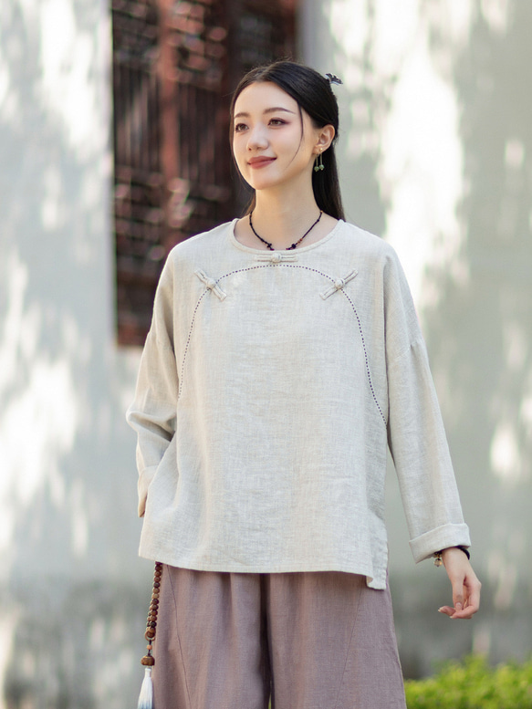 ラミーTシャツ 中国結びボタン 秋の新作 オリジナルデザイン レディース 長袖 ナチュラル素材 #麻色 1枚目の画像