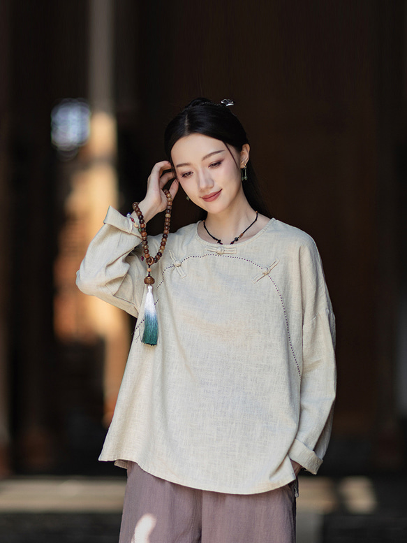 ラミーTシャツ 中国結びボタン 秋の新作 オリジナルデザイン レディース 長袖 ナチュラル素材 #麻色 4枚目の画像