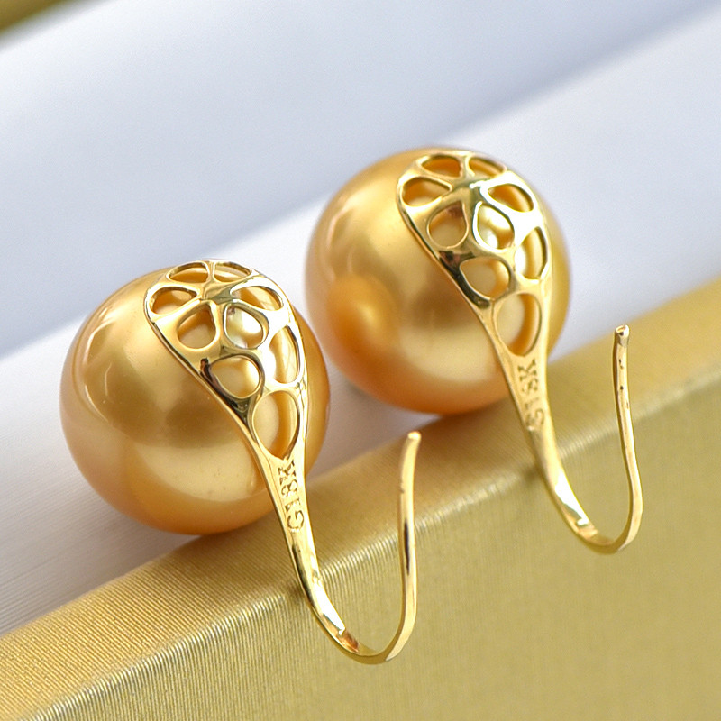 ルミナ 8-14mm 天然南洋ゴールドパールイヤリング。18Kゴールドのハイヒール型イヤーフックデザイン。リッチなゴールドトーン