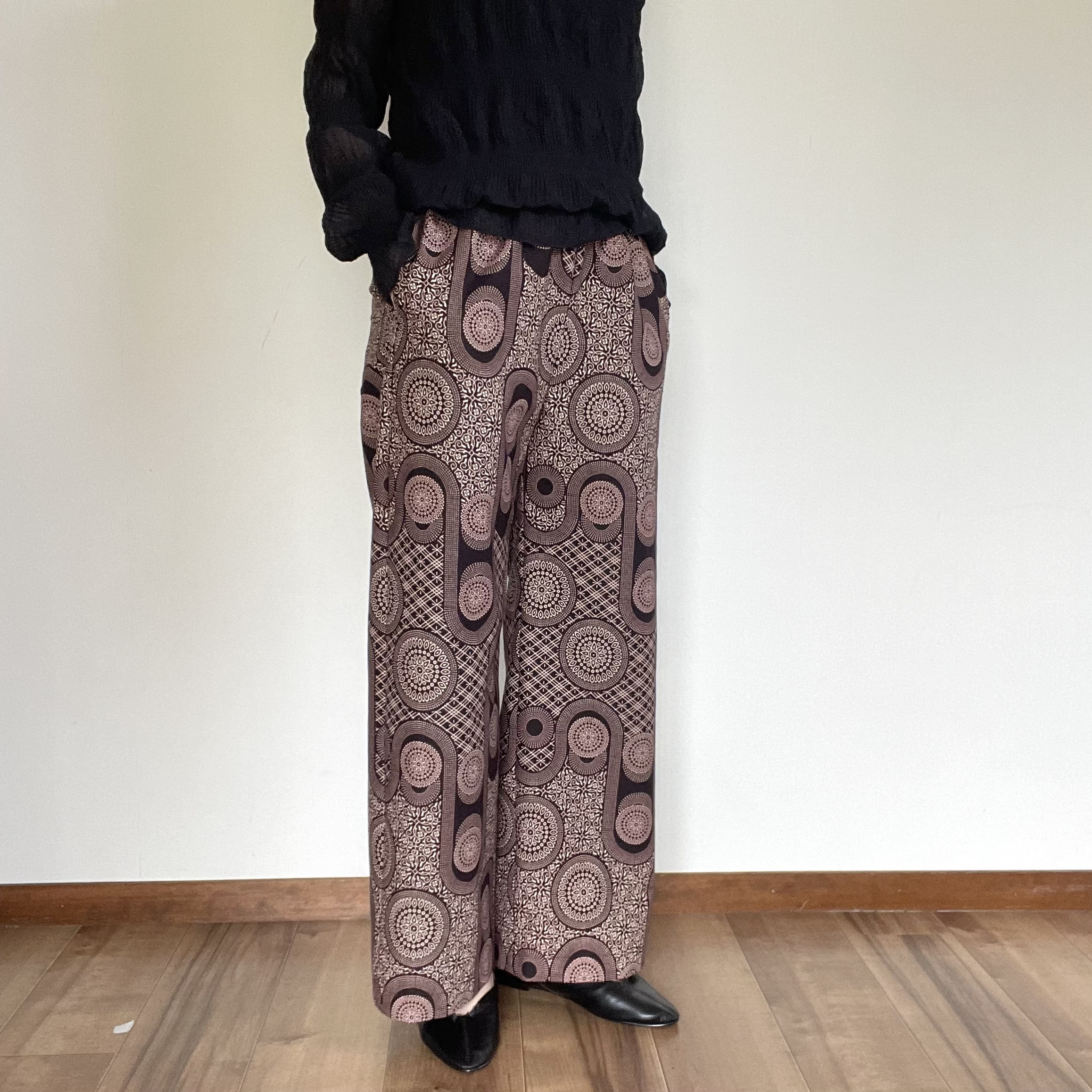 アフリカンプリント　イージーパンツ　ブラウン系　アラベスク　ツートーン　アフリカ布　レディース