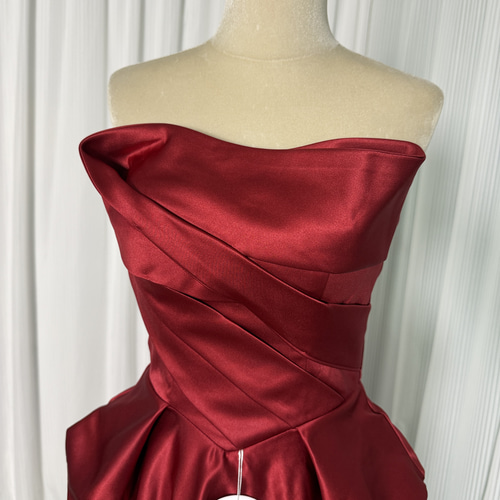 送料無料！上品！パーティードレス 赤 ベアトップ 光沢サテン 2次会  