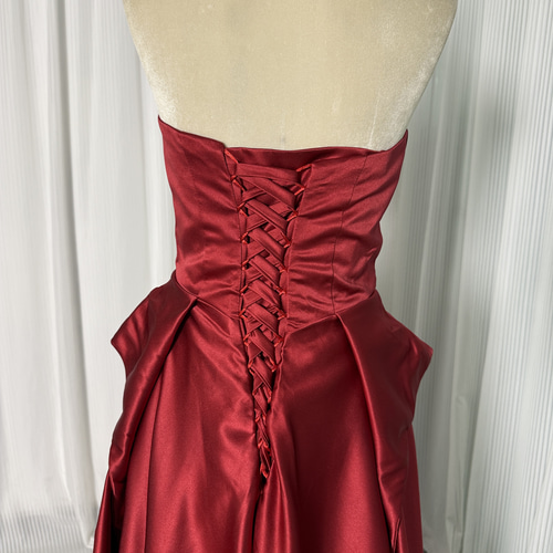 送料無料！上品！パーティードレス 赤 ベアトップ 光沢サテン 2次会  