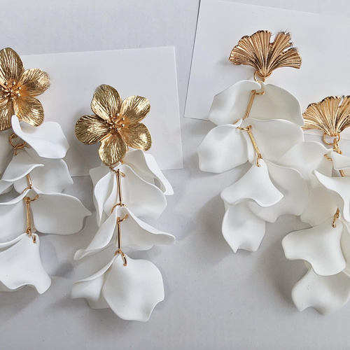 フラワー ペタルピアス 大ぶりピアス 花びら タッセルピアス