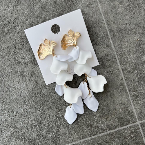 フラワー ペタルピアス 大ぶりピアス 花びら タッセルピアス
