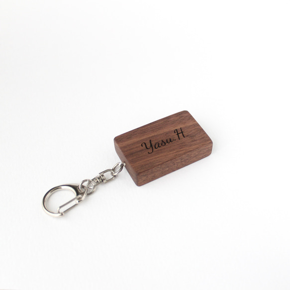 森のかけら 木製キーホルダー（ウォールナット） 黄金比デザイン 名入れ対応 キーホルダー 木製雑貨 ナチュラル雑貨 4枚目の画像