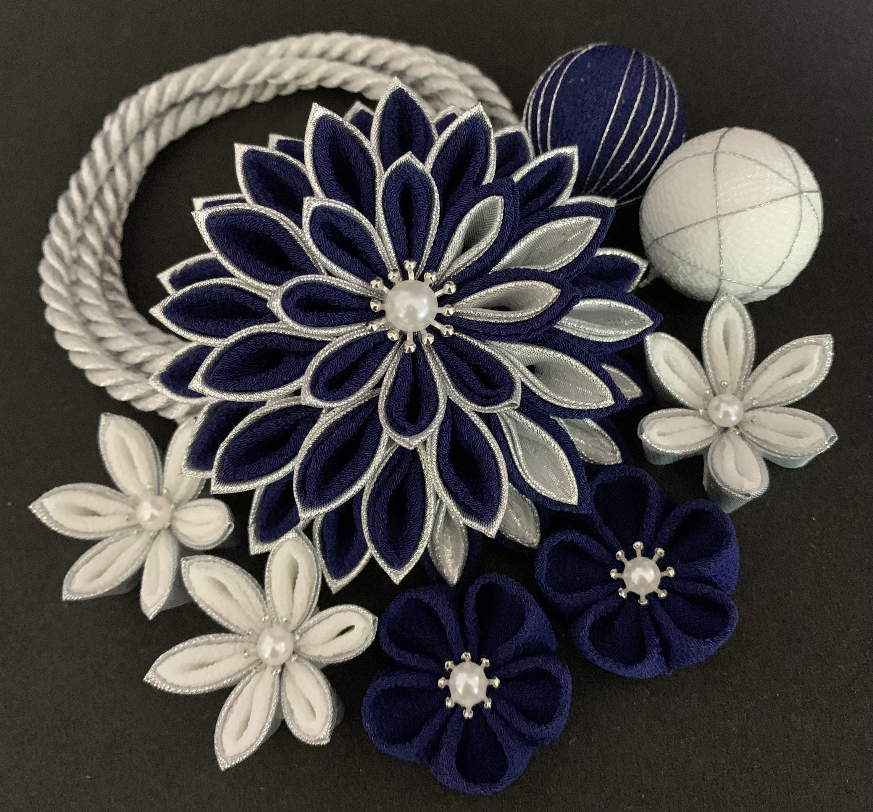 つまみ細工　髪飾り　紺　ネイビー　シルバー