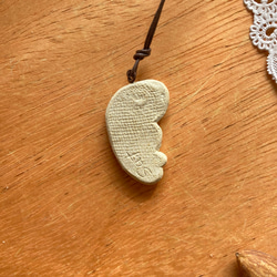 なぞ動物 オーブン陶土ペンダント(A) 3枚目の画像