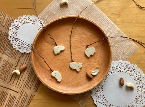 なぞ動物 オーブン陶土ペンダント(A) 5枚目の画像