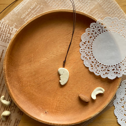 なぞ動物 オーブン陶土ペンダント(A) 1枚目の画像