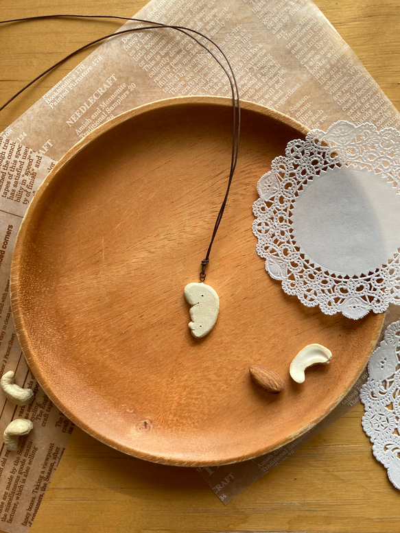 なぞ動物 オーブン陶土ペンダント(A) 1枚目の画像