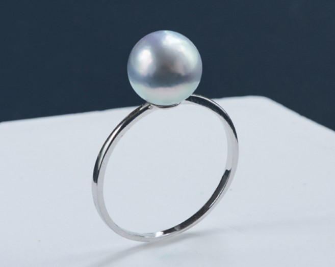 ルミナ8.5-9mm天然アコヤ真珠リング（18金ゴールド）。クラシックでスタイリッシュ、万能、エレガント、そして高級感あふれる逸
