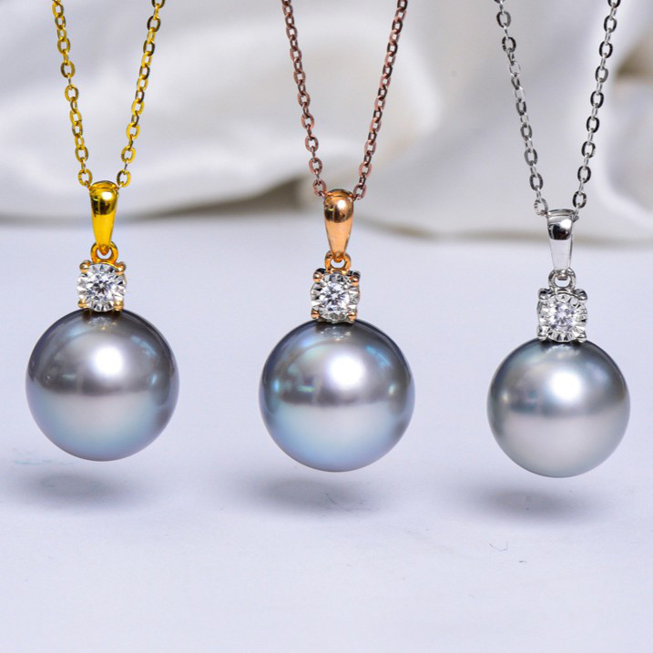 ルミナ10～14mm天然タヒチ黒蝶真珠ペンダントと18Kゴールドダイヤモンドネックレス。エレガントで高級感のあるプリンセスライン