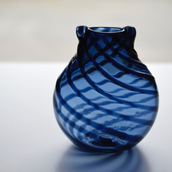 藍色ラインの楕円花入 2枚目の画像