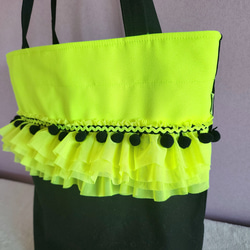 褶邊手提包霓虹黃 第2張的照片