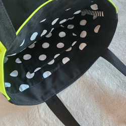 褶邊手提包霓虹黃 第4張的照片