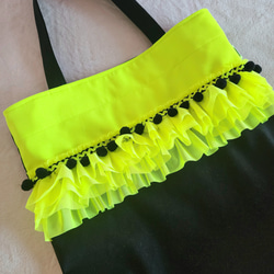 褶邊手提包霓虹黃 第5張的照片