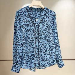 【ジョーゼットシルク100%】Vネック エレガントブルーのプリント柄　長袖ブラウス【秋春】ブルー 15枚目の画像