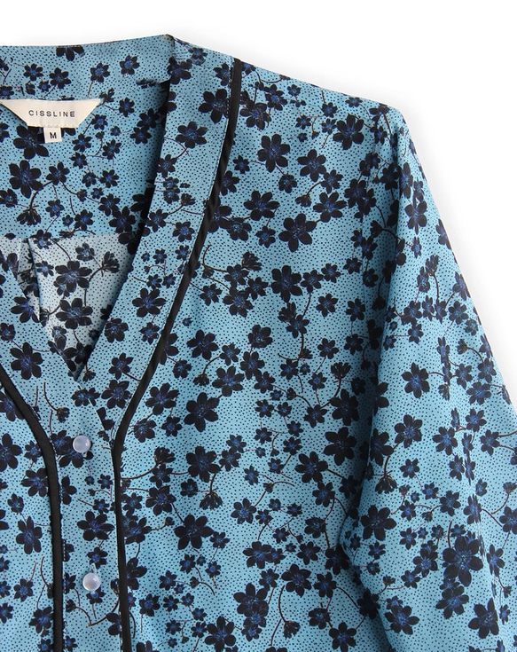 【ジョーゼットシルク100%】Vネック エレガントブルーのプリント柄　長袖ブラウス【秋春】ブルー 8枚目の画像