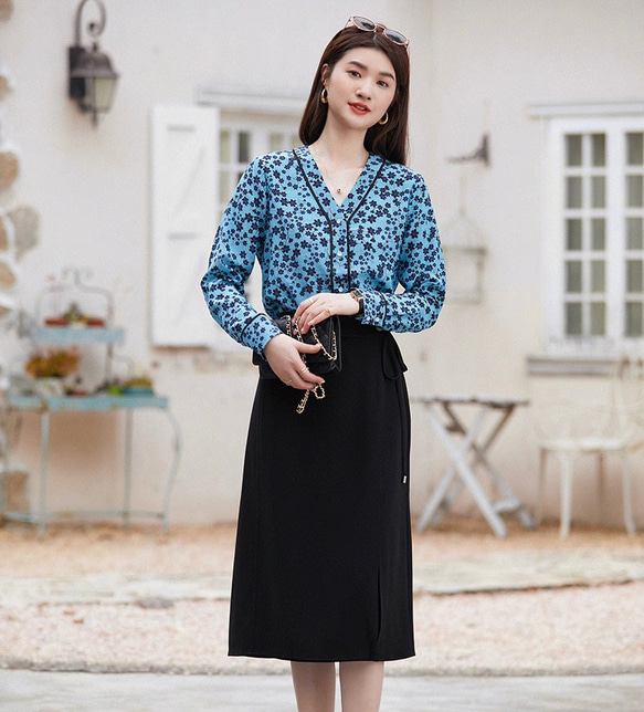 【ジョーゼットシルク100%】Vネック エレガントブルーのプリント柄　長袖ブラウス【秋春】ブルー 14枚目の画像