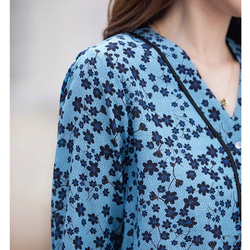 【ジョーゼットシルク100%】Vネック エレガントブルーのプリント柄　長袖ブラウス【秋春】ブルー 5枚目の画像