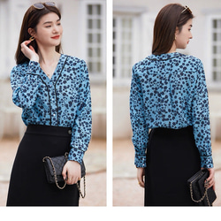 【ジョーゼットシルク100%】Vネック エレガントブルーのプリント柄　長袖ブラウス【秋春】ブルー 13枚目の画像