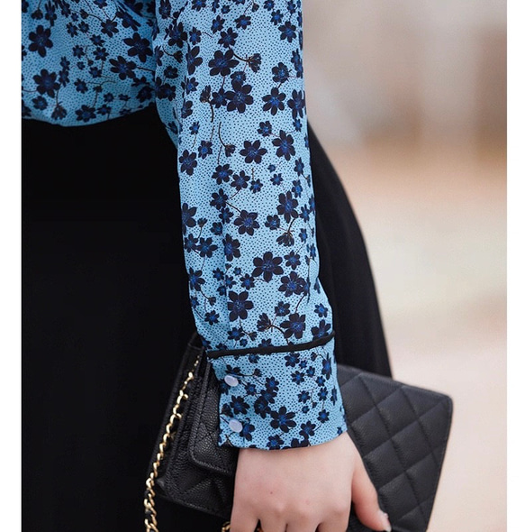 【ジョーゼットシルク100%】Vネック エレガントブルーのプリント柄　長袖ブラウス【秋春】ブルー 6枚目の画像