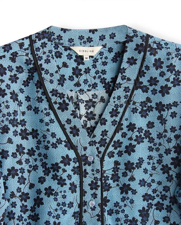 【ジョーゼットシルク100%】Vネック エレガントブルーのプリント柄　長袖ブラウス【秋春】ブルー 7枚目の画像