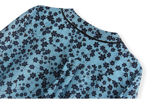 【ジョーゼットシルク100%】Vネック エレガントブルーのプリント柄　長袖ブラウス【秋春】ブルー 11枚目の画像