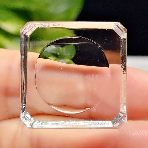 超透明 台座 丸玉 スフィア ガラス 四角M【高品質】 その他置物 小魚