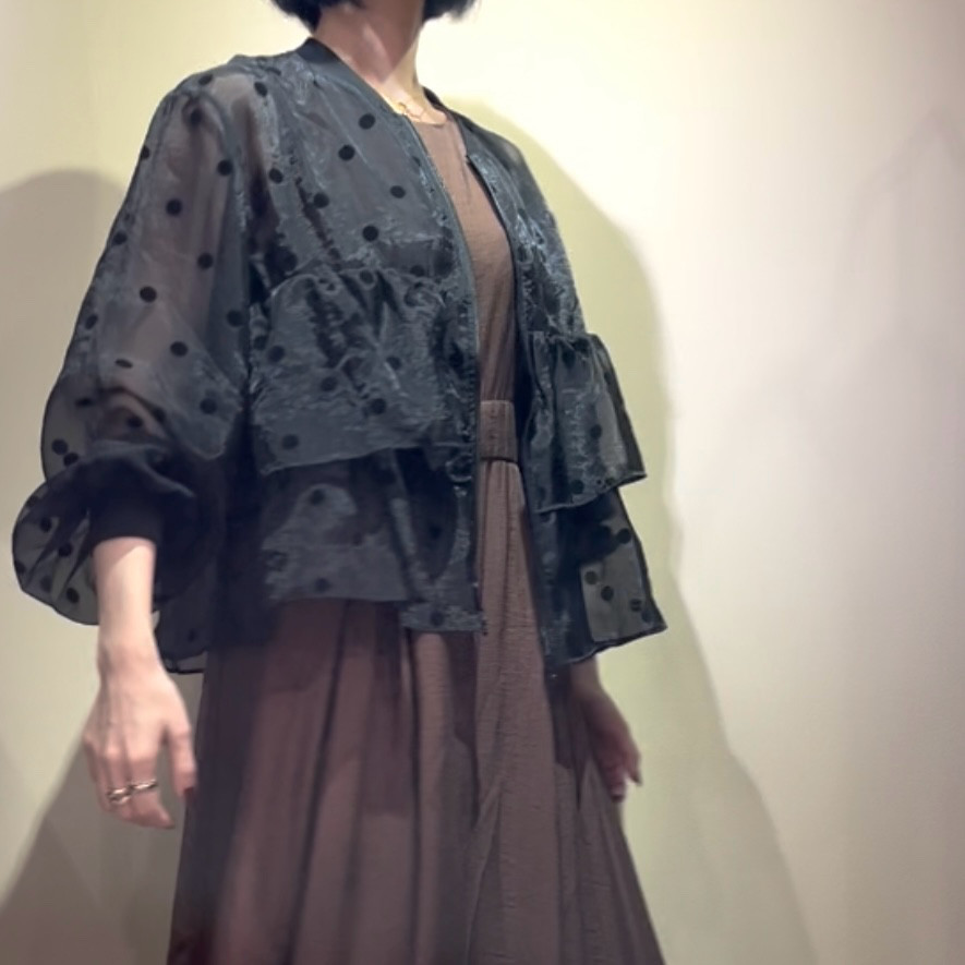 秋の羽織はこれ！ふんわりティアードフリルブルゾン　華奢見えトップスシアージャケットニット　ワンピース　ゆったりサイズ