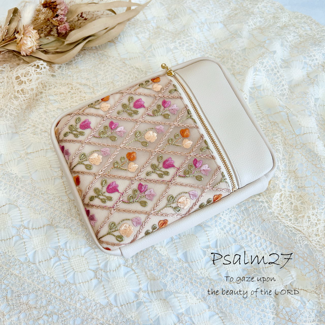 中型聖書カバー［フェイクレザー］✳︎インド刺繍生地　ピンクベージュ花柄 4,828円