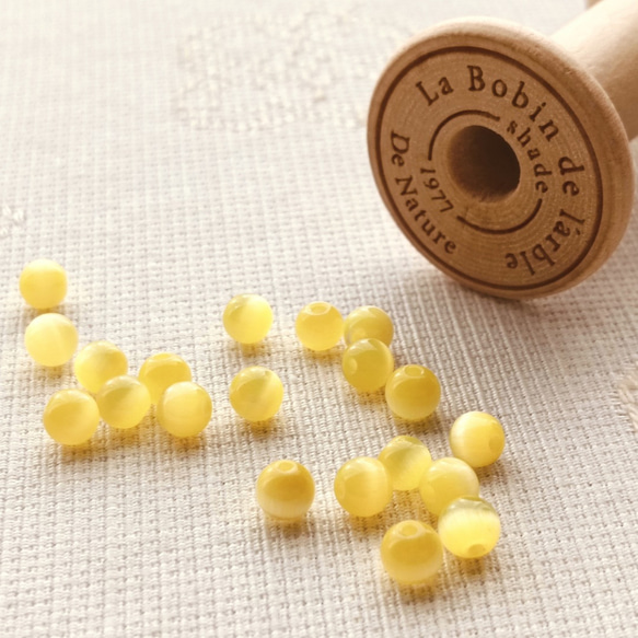 小さな黄色の実　ガラスビーズ　4mm 20個 1枚目の画像