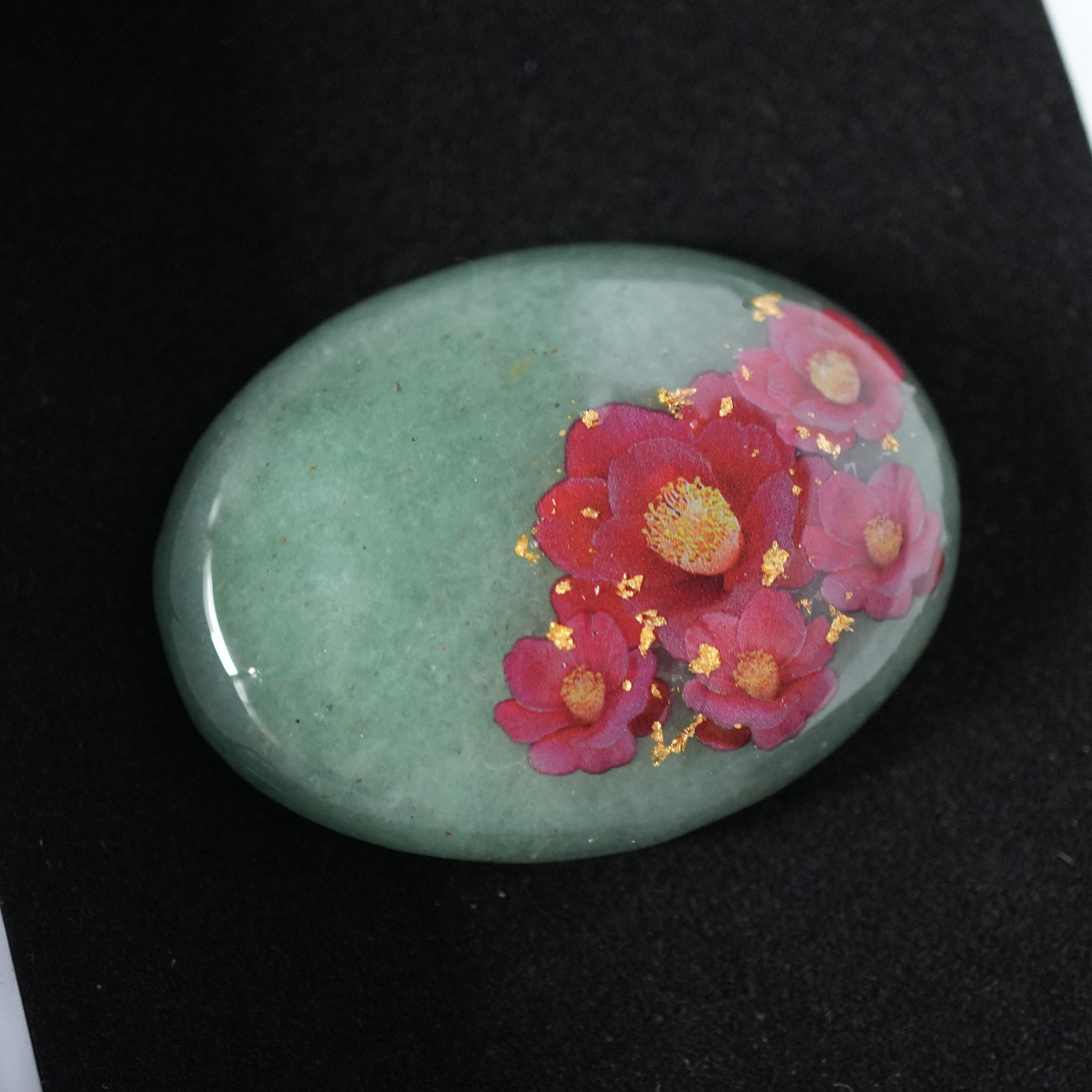 Creema限定お正月2026 天然石グリーンアベンチュリンと椿、金箔の帯留め ポニーフック ブローチ  24k