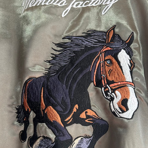 スカジャン「跳ぶ馬」オリジナルデザイン・ミシン刺繍（LLサイズ